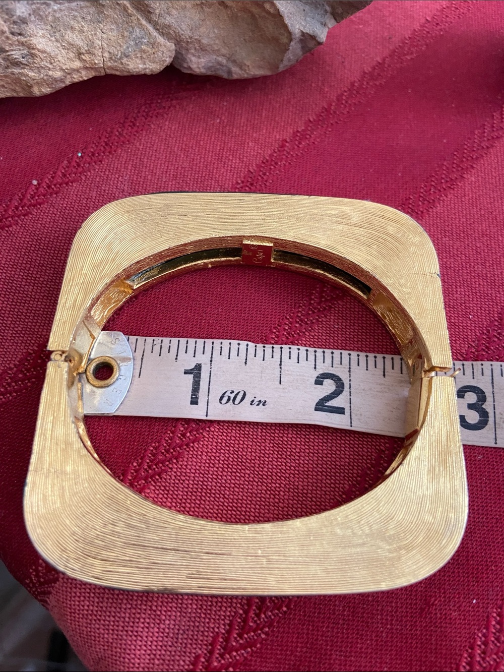 Vintage 70s Gold Brushed & Green Acrylic Hinged Square Clamper Bracelet - Picture 7 of 12
